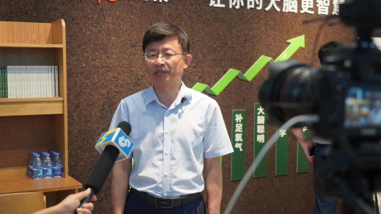 和记官网补氧学习桌亮相山东教育装备博览会，富氧科技助力教育发展！ image4